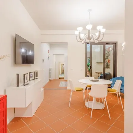 Inner Garden Retreat Near Ghirlandina Apartment *