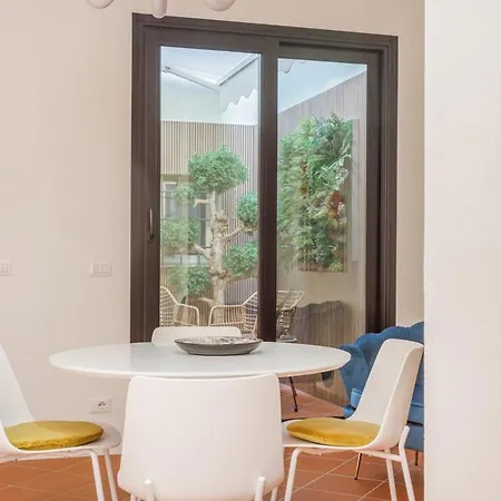 Inner Garden Retreat Near Ghirlandina Lejlighed *
