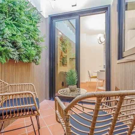 Inner Garden Retreat Near Ghirlandina *