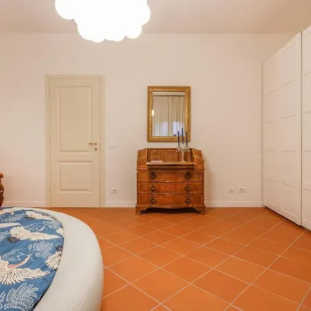Inner Garden Retreat Near Ghirlandina Appartement
