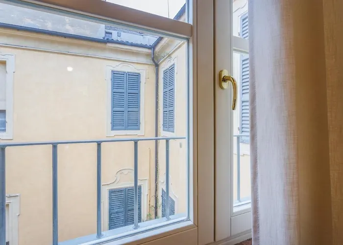 Inner Garden Retreat Near Ghirlandina Apartment *